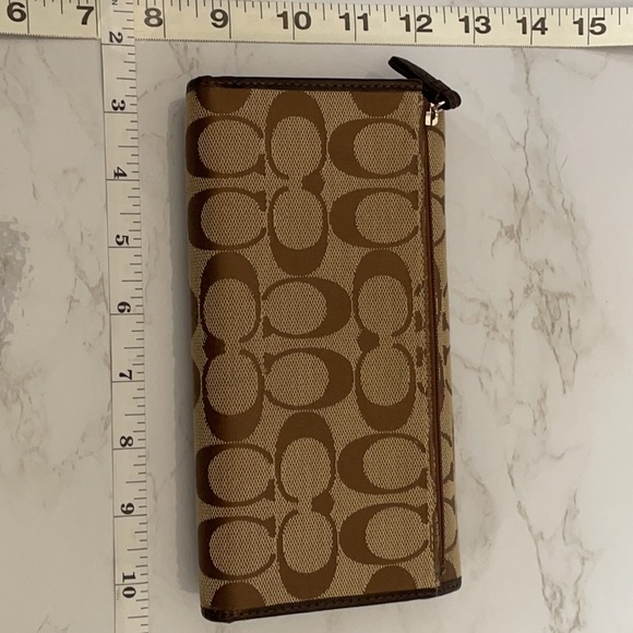 Women’s Mesh Fabric Wallet - Picture 3 of 3